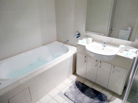 Waterfront Resort Villa With Buggy - Tourism Noosa 10