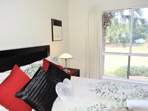 Waterfront Resort Villa With Buggy - Tourism Noosa 11