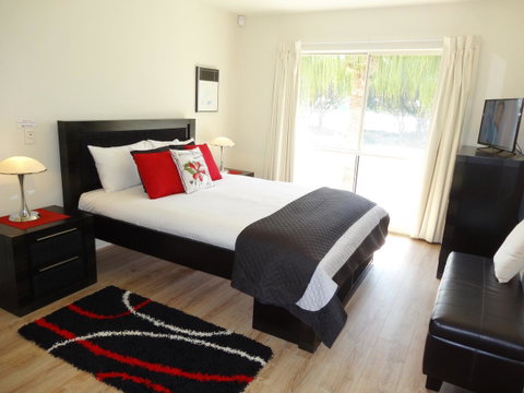 Waterfront Resort Villa With Buggy - Tourism Noosa 9