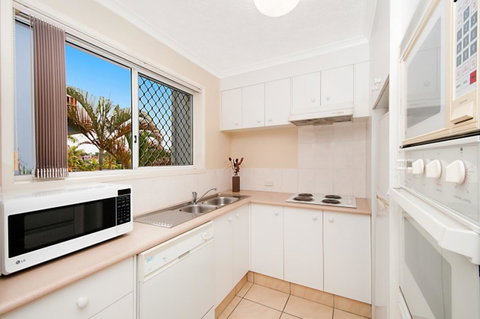 Champelli Palms Apartments - Tourism Noosa 11