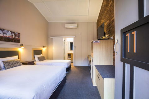 Downs Motel - Tourism Noosa 2