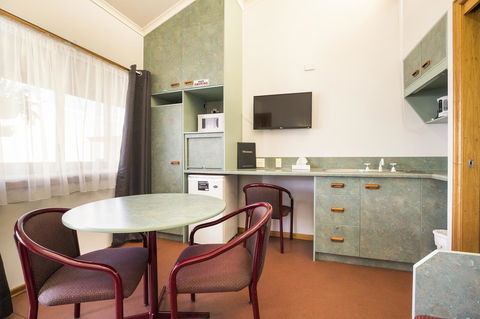 Downs Motel - Tourism Noosa 7