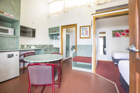 Downs Motel - Tourism Noosa 11