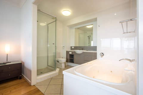 Shorelines Apartments On Hamilton Island By HIHA - Tourism Noosa 3