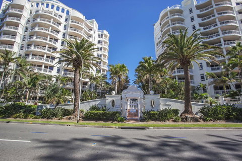 ULTIQA Burleigh Mediterranean Resort - Tourism Noosa 19