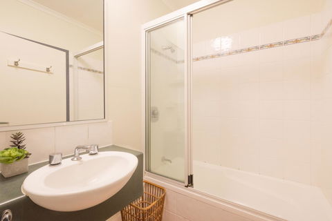 Coral Tree Inn - Tourism Noosa 41