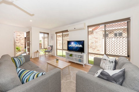 Waterfront Theme Park Getaway - Tourism Noosa 1