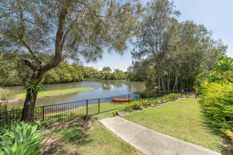 Waterfront Theme Park Getaway - Tourism Noosa 20