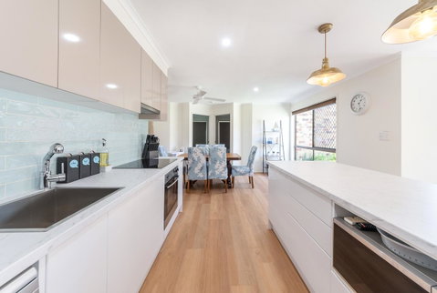 Waterfront Theme Park Getaway - Tourism Noosa 4