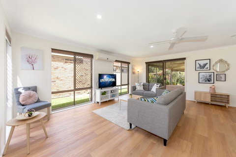 Waterfront Theme Park Getaway - Tourism Noosa 2