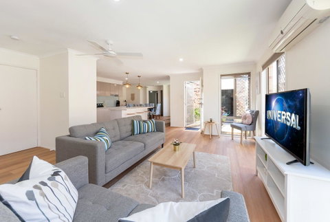 Waterfront Theme Park Getaway - Tourism Noosa 3
