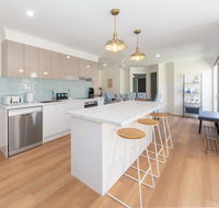 Waterfront Theme Park Getaway - Tourism Noosa