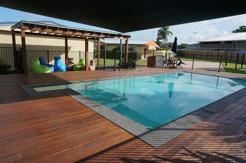 YAL Cairns - A Motel That Makes A Difference - Tourism Noosa 0