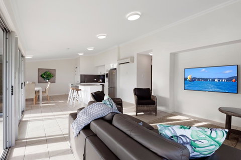 Oasis Apartments On Hamilton Island By HIHA - Tourism Noosa 33