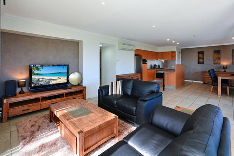 Oasis Apartments On Hamilton Island By HIHA - Tourism Noosa 10