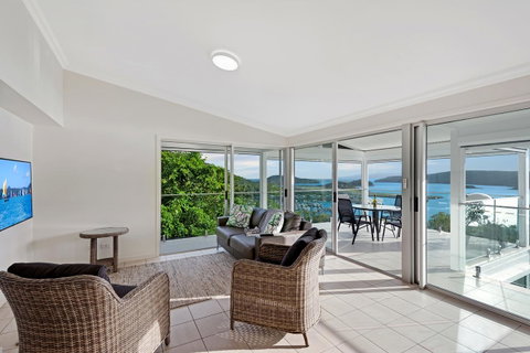 Oasis Apartments On Hamilton Island By HIHA - Tourism Noosa 35