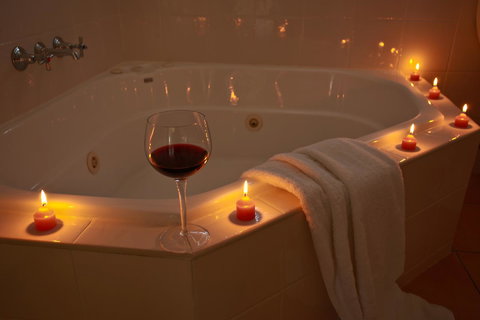 Apple Blossom Cottages - Tourism Noosa 13