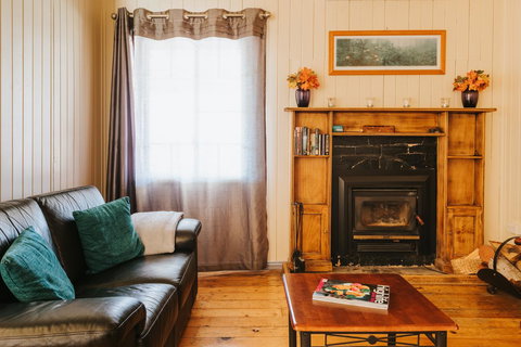 Apple Blossom Cottages - Tourism Noosa 4