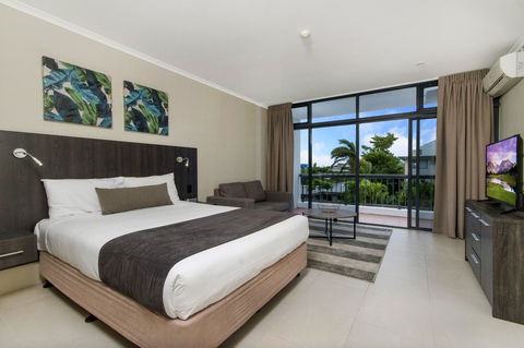 Sunshine Tower Hotel - Tourism Noosa 1