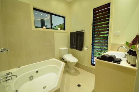 Misty Mountains Rainforest Retreat - Tourism Noosa 12