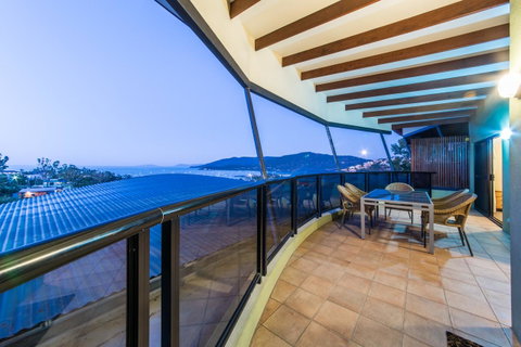 Paradise Penthouse At Waves - Airlie Beach - Tourism Noosa 24