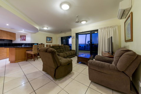 Paradise Penthouse At Waves - Airlie Beach - Tourism Noosa 10