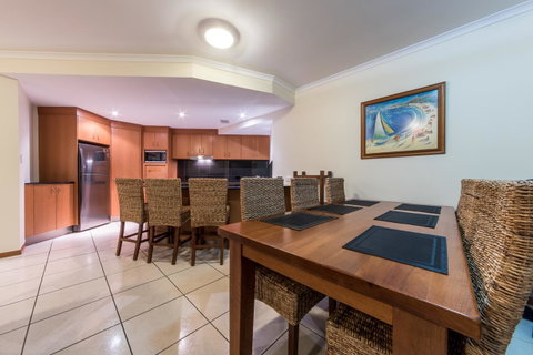 Paradise Penthouse At Waves - Airlie Beach - Tourism Noosa 5