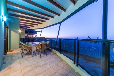 Paradise Penthouse At Waves - Airlie Beach - Tourism Noosa 26