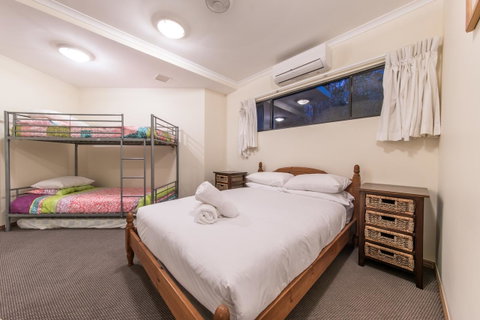 Paradise Penthouse At Waves - Airlie Beach - Tourism Noosa 16