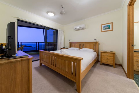 Paradise Penthouse At Waves - Airlie Beach - Tourism Noosa 13
