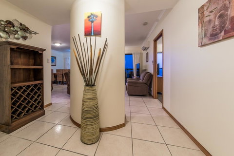 Paradise Penthouse At Waves - Airlie Beach - Tourism Noosa 19