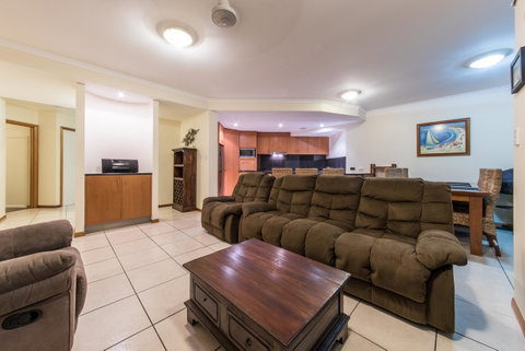 Paradise Penthouse At Waves - Airlie Beach - Tourism Noosa 7