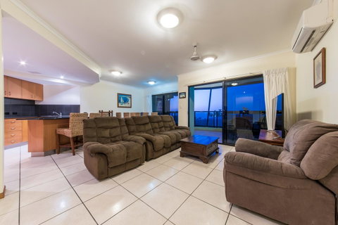 Paradise Penthouse At Waves - Airlie Beach - Tourism Noosa 9