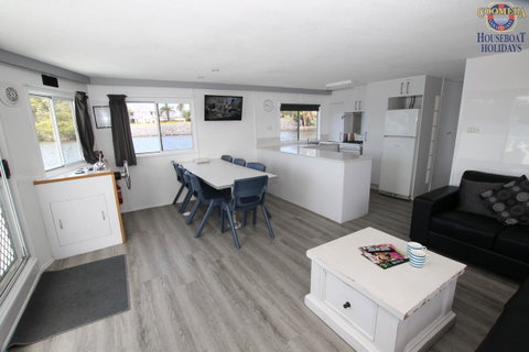 Coomera Houseboats - Tourism Noosa 8