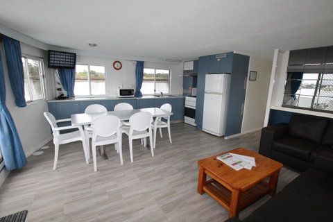 Coomera Houseboats - Tourism Noosa 5