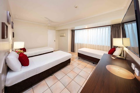 Hides Hotel - Tourism Noosa 9