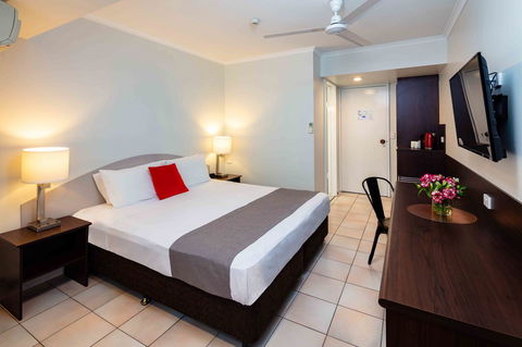 Hides Hotel - Tourism Noosa 3