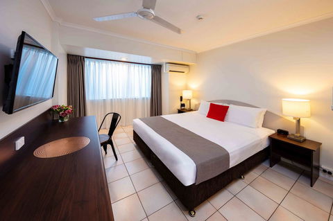 Hides Hotel - Tourism Noosa 0