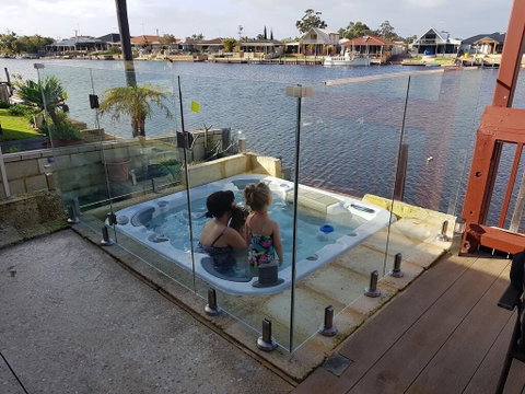Waterside Resort Style - Tourism Noosa 1