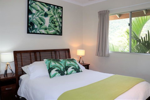 Watersons At Airlie Central Apartments - Tourism Noosa 2