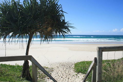 WAVES 203 ON CURRUMBIN - Tourism Noosa 0