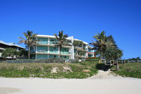 WAVES 203 ON CURRUMBIN - Tourism Noosa 3