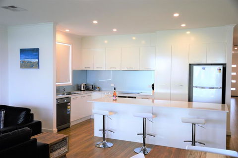 Western Breeze - Tourism Noosa 0