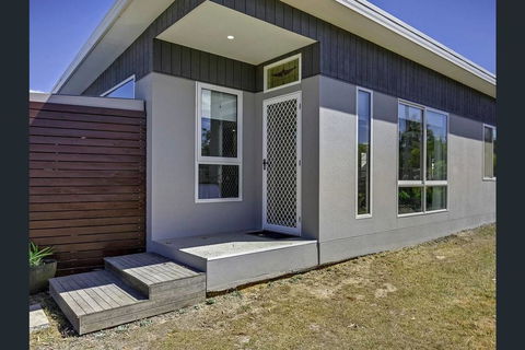 Weston Farm Seaside Stay - Tourism Noosa 1