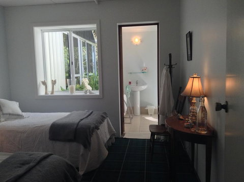 Whispering Pines Bed And Breakfast - Tourism Noosa 2
