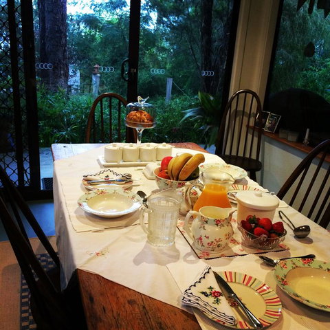Whispering Pines Bed And Breakfast - Tourism Noosa 3