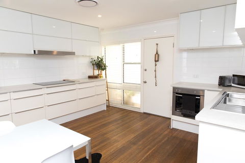 White Beach Cottage - Tourism Noosa 1