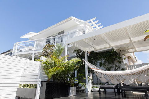 White Beach Cottage - Tourism Noosa 0