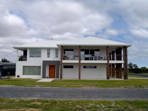 White Caps B&B Apartment - Tourism Noosa 1