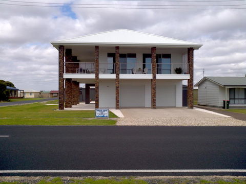 White Caps B&B Apartment - Tourism Noosa 0